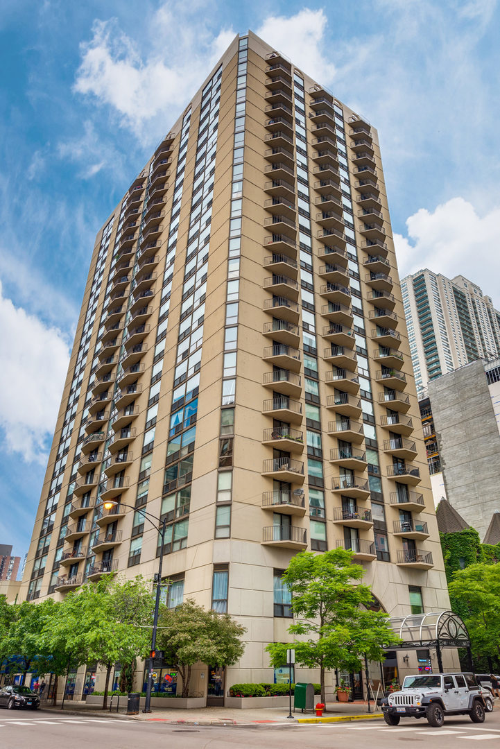 70 W HURON Street Unit: 906