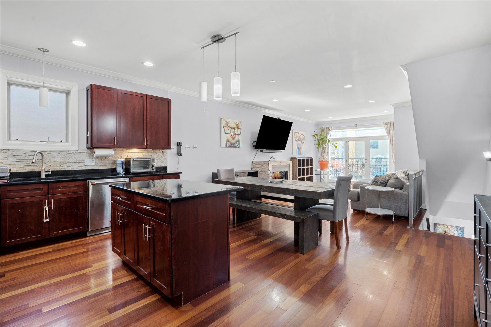 1332 N WOLCOTT Avenue Unit: 1