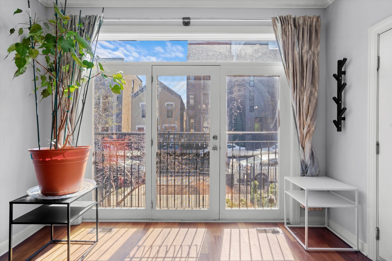 1332 N WOLCOTT Avenue Unit: 1