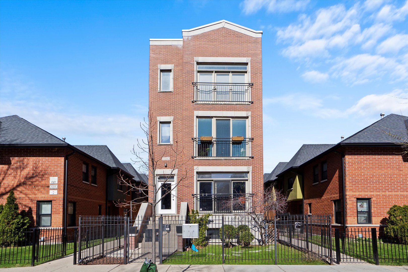 1332 N WOLCOTT Avenue Unit: 1