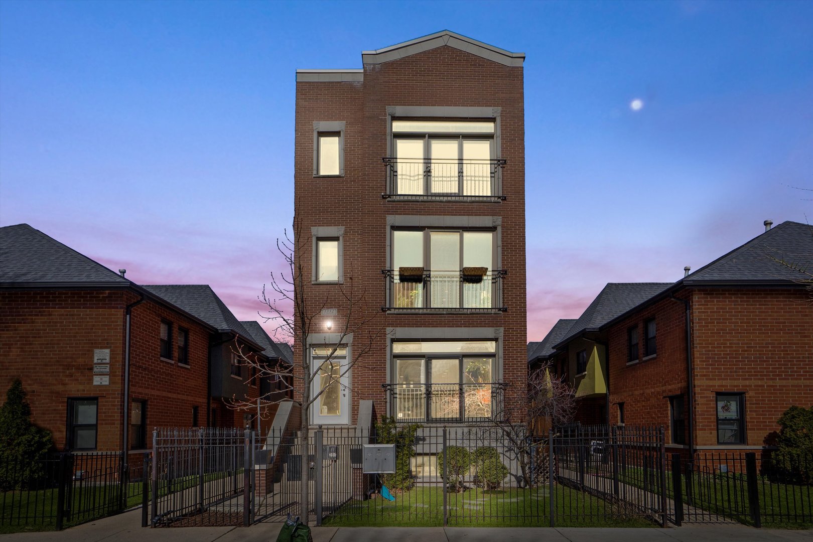 1332 N WOLCOTT Avenue Unit: 1