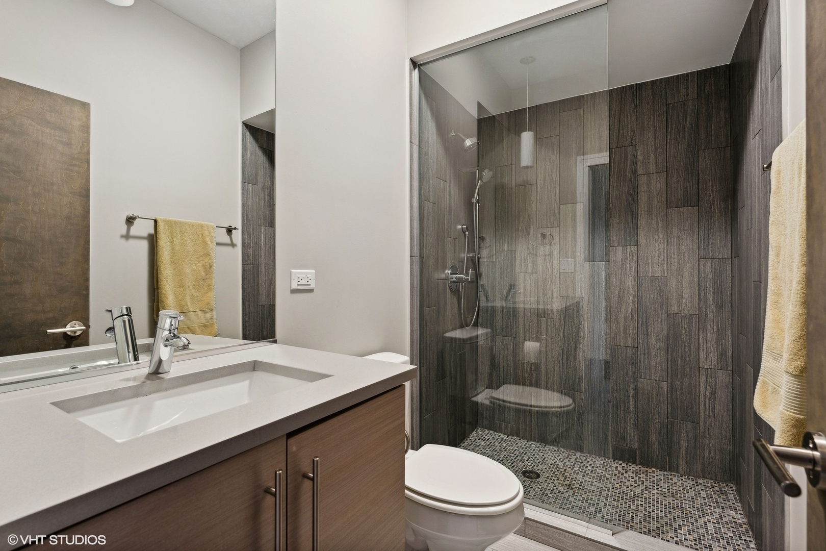 2857 W Belden Avenue