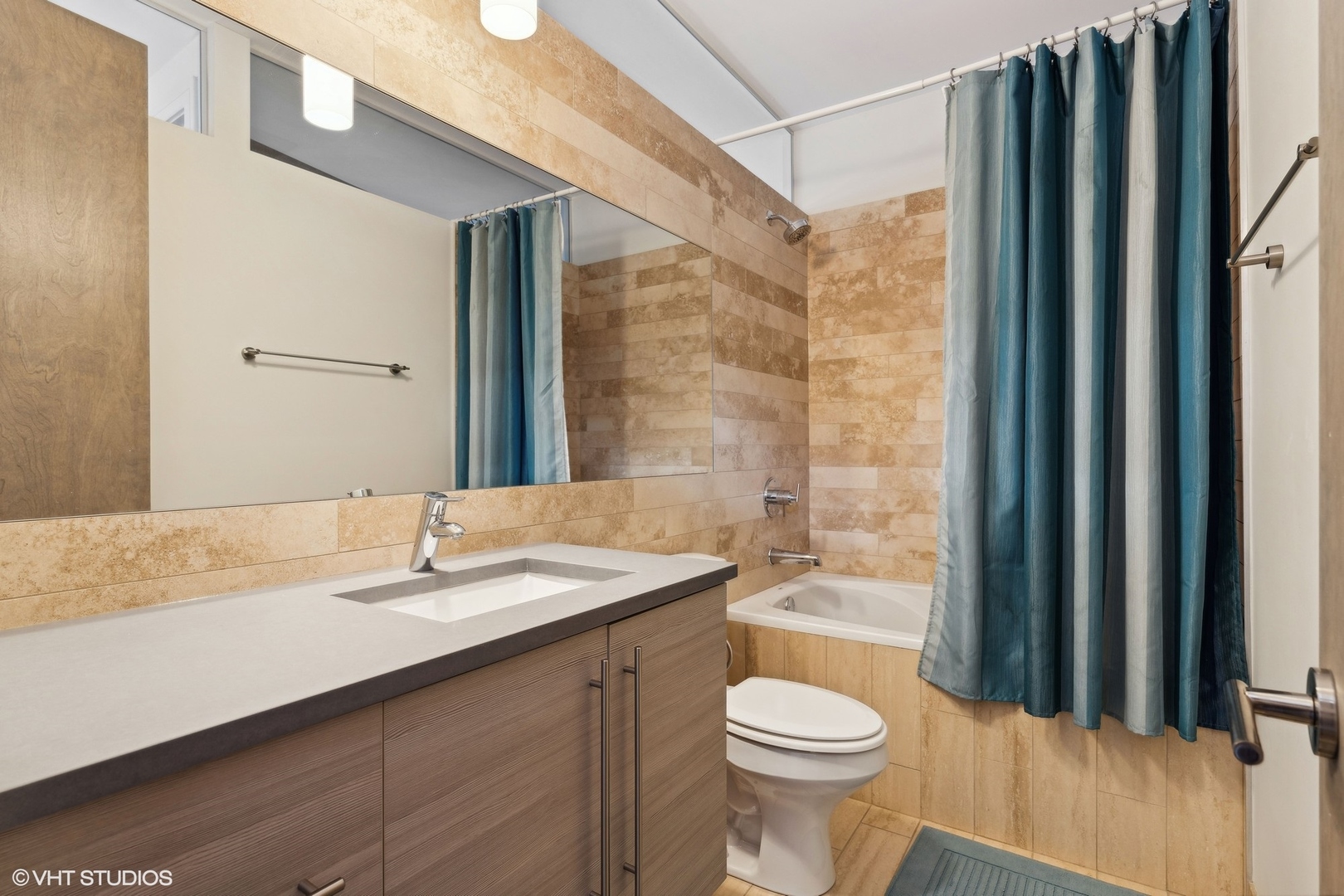 2857 W Belden Avenue