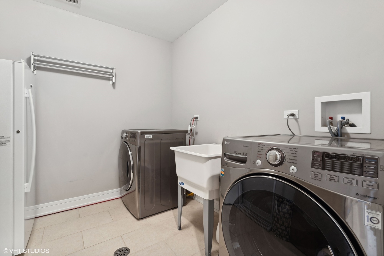 2857 W Belden Avenue