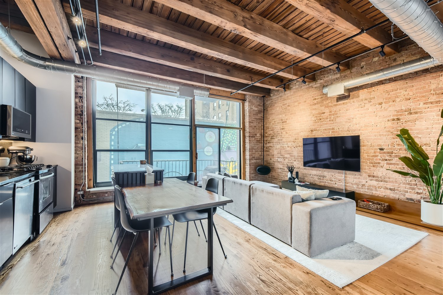 1133 S Wabash Avenue Unit: 207