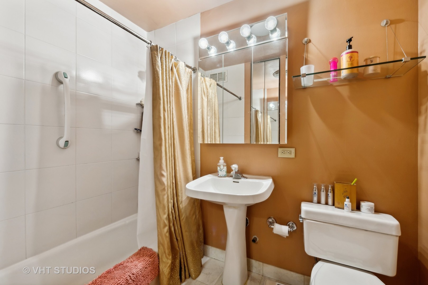 1255 N Sandburg Terrace Unit: 2704E