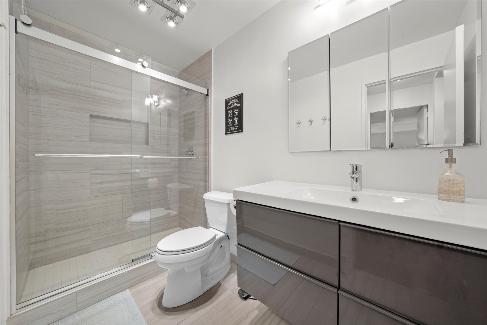 201 E Chestnut Street Unit: 10F