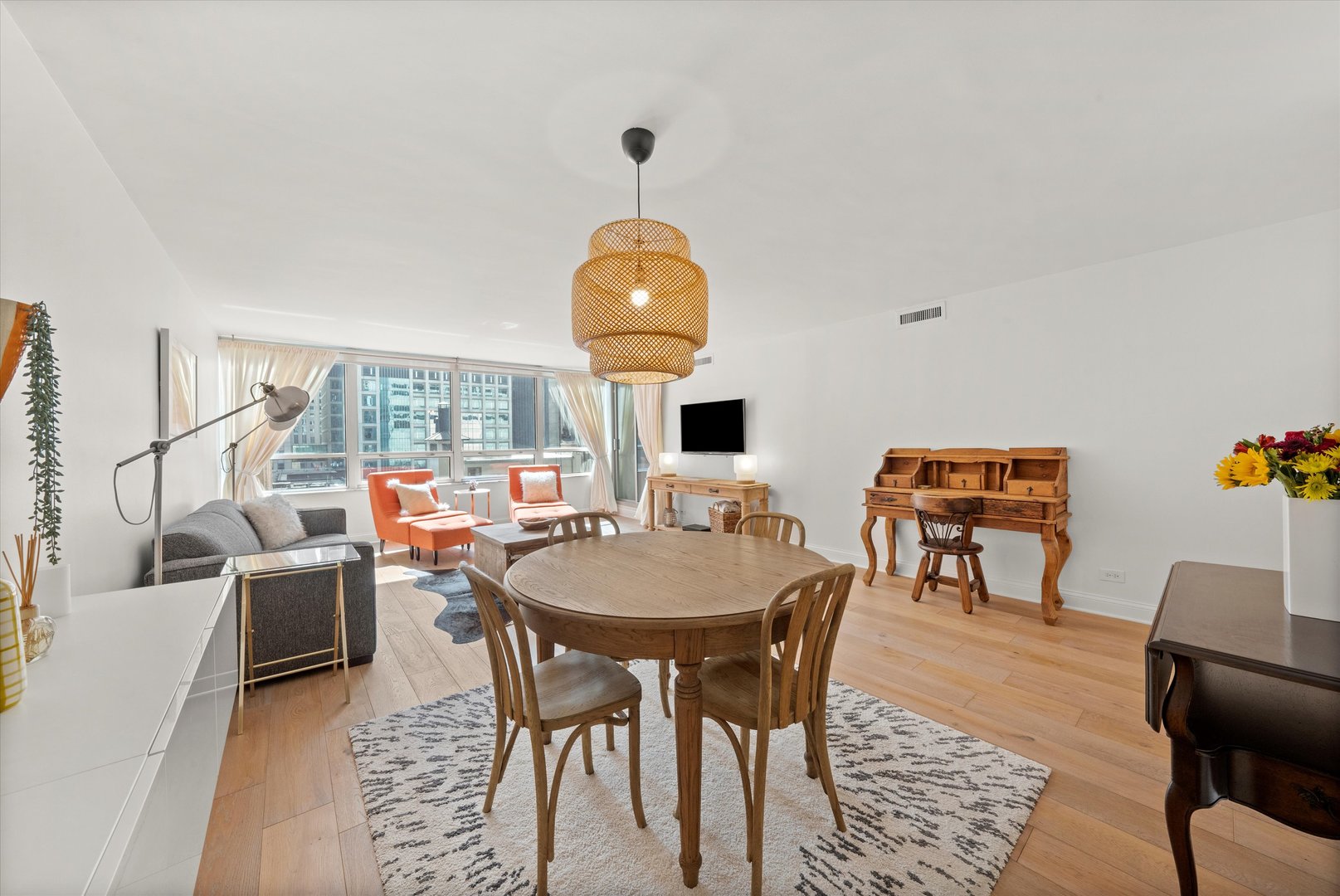 201 E Chestnut Street Unit: 10F