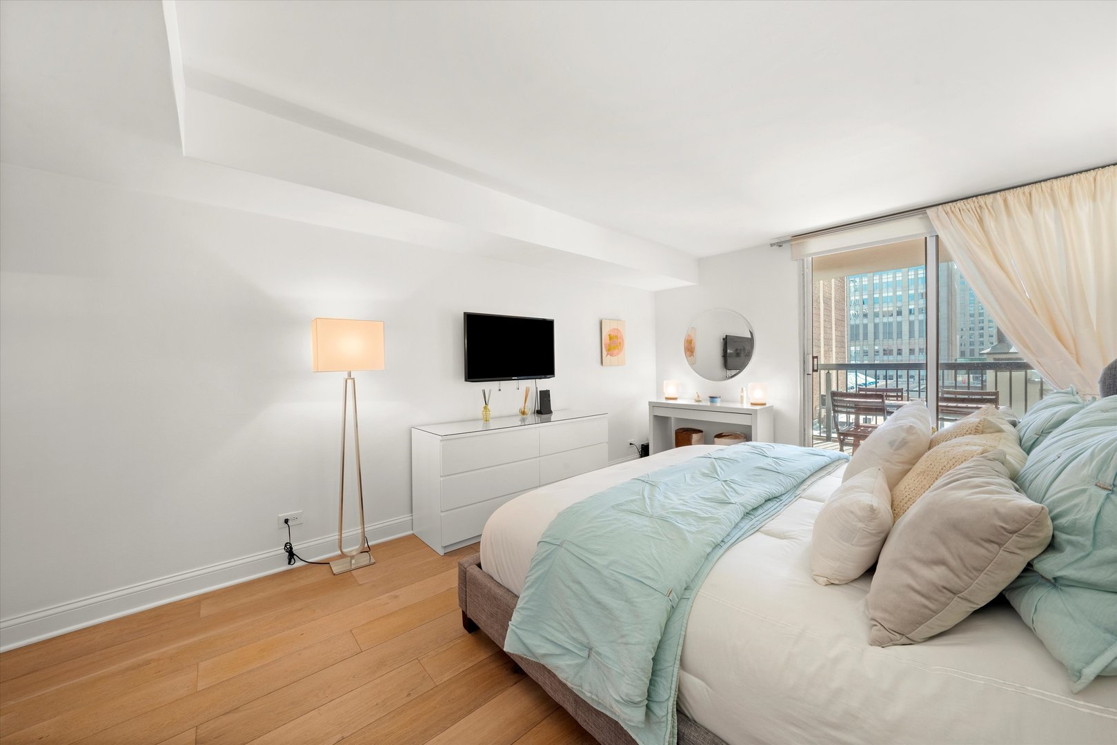 201 E Chestnut Street Unit: 10F