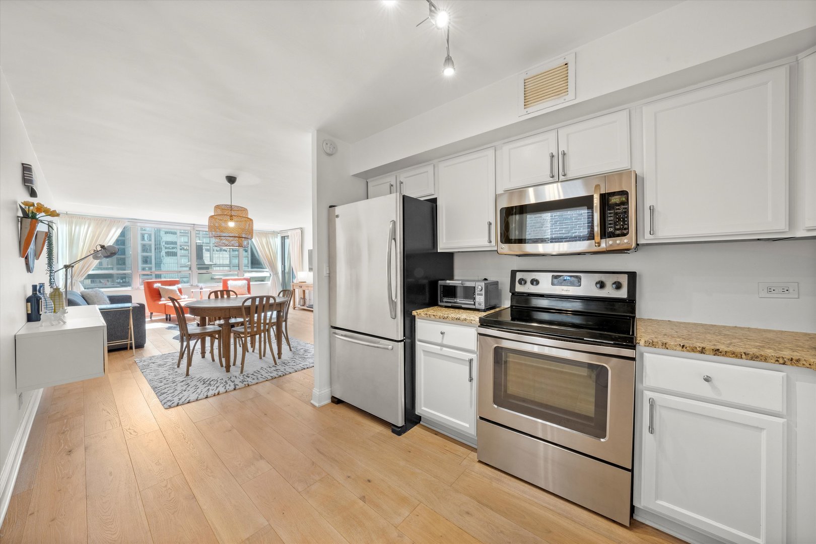 201 E Chestnut Street Unit: 10F