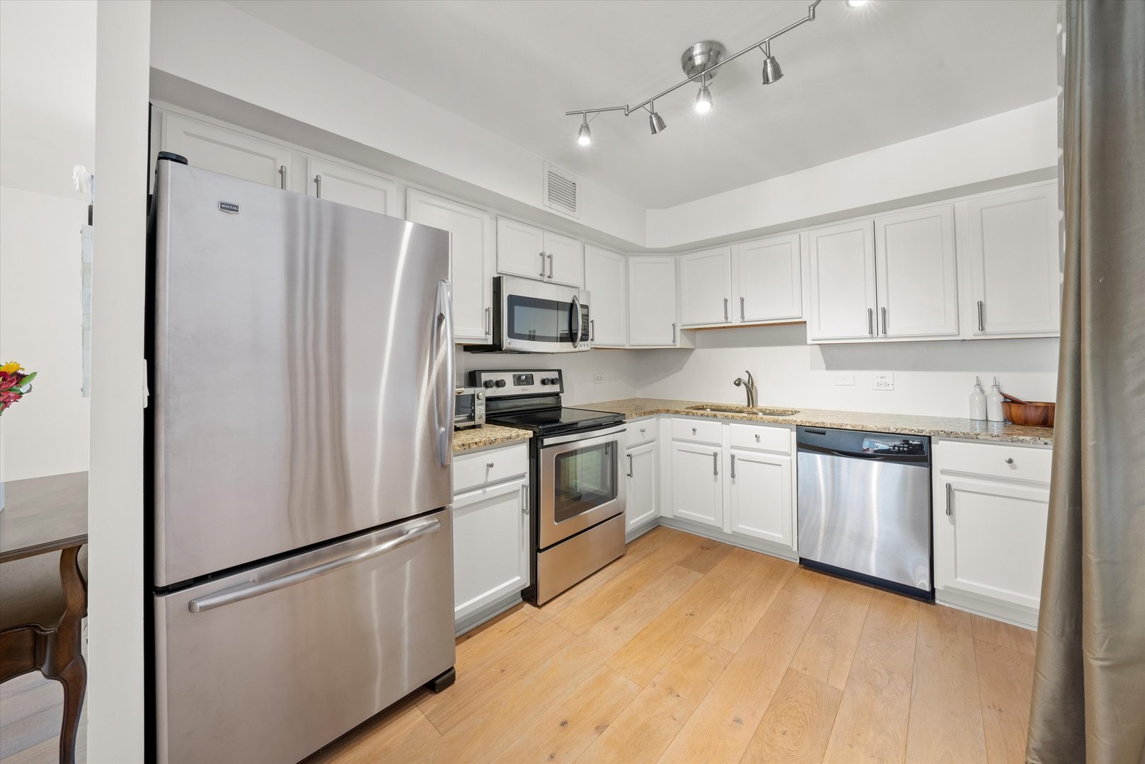 201 E Chestnut Street Unit: 10F