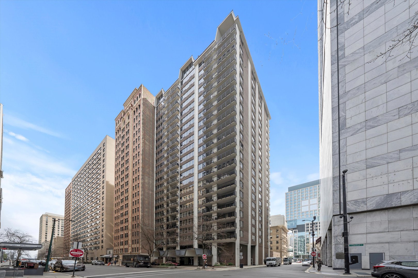 201 E Chestnut Street Unit: 10F