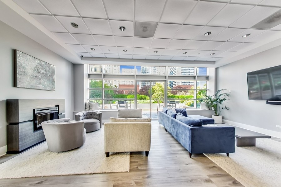 545 N Dearborn Street Unit: 2607