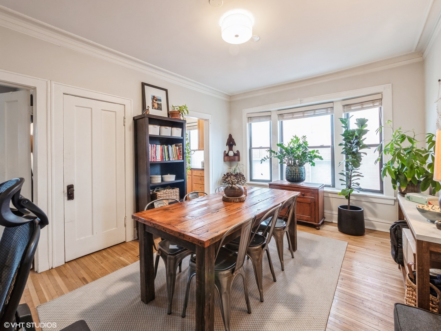 1144 W MONTROSE Avenue Unit: 3