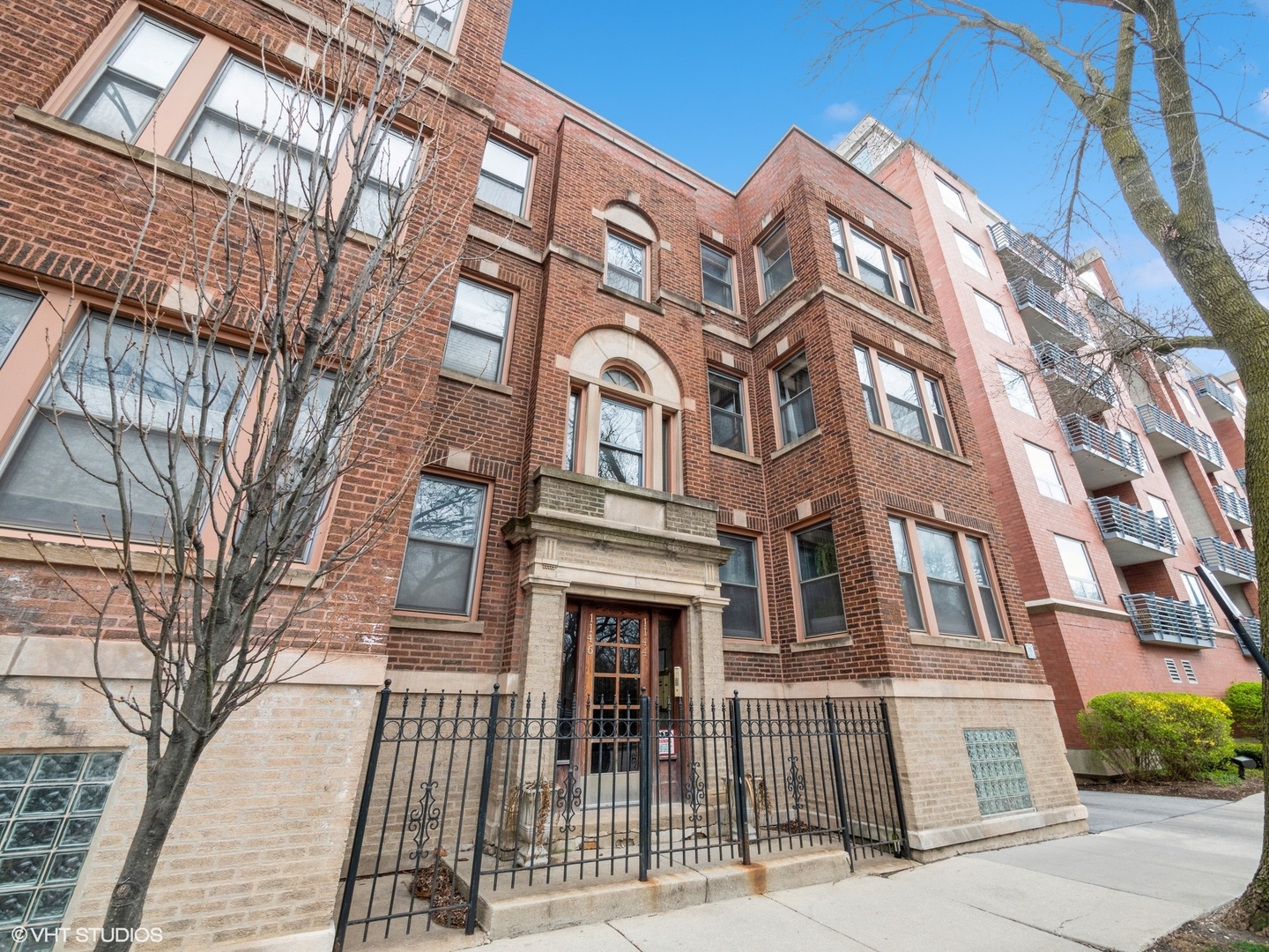 1144 W MONTROSE Avenue Unit: 3