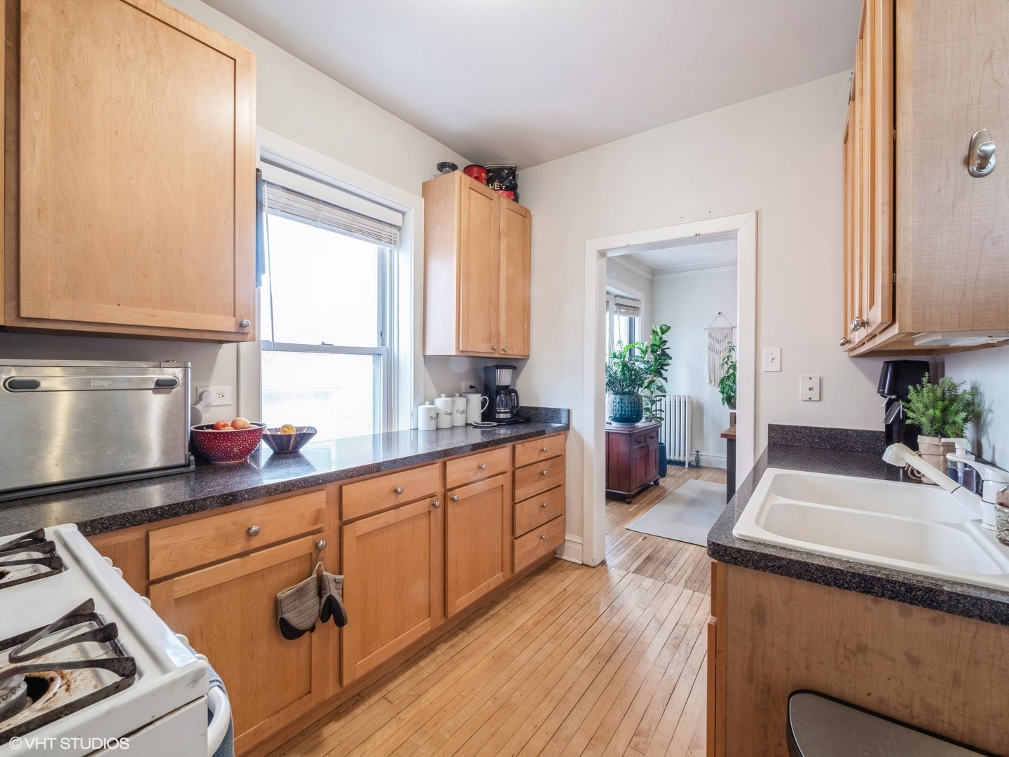 1144 W MONTROSE Avenue Unit: 3