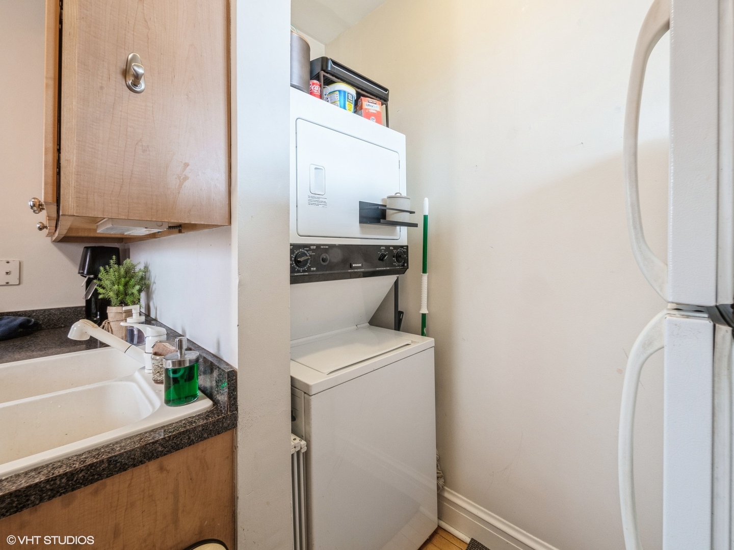 1144 W MONTROSE Avenue Unit: 3