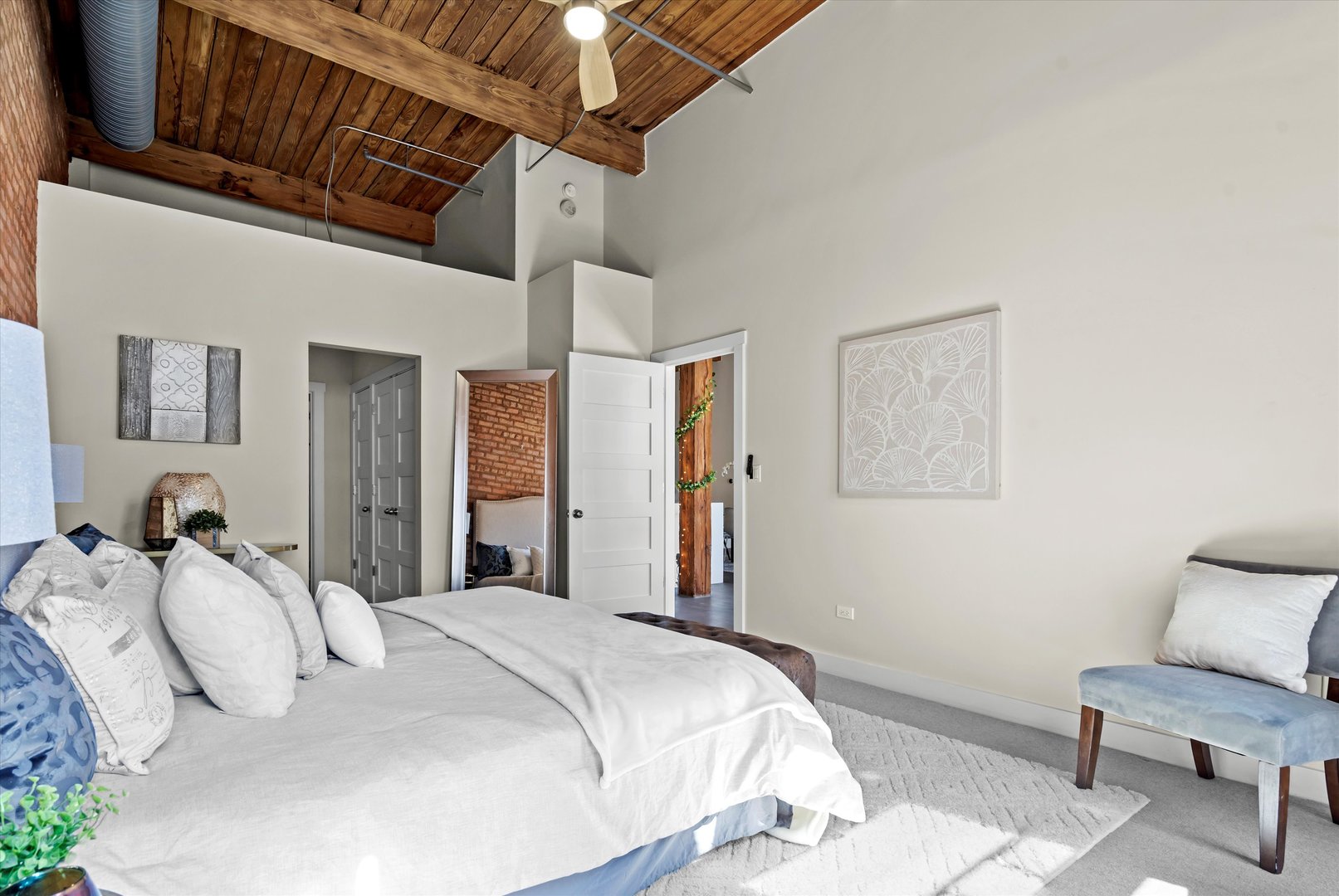 360 W Illinois Street Unit: 619