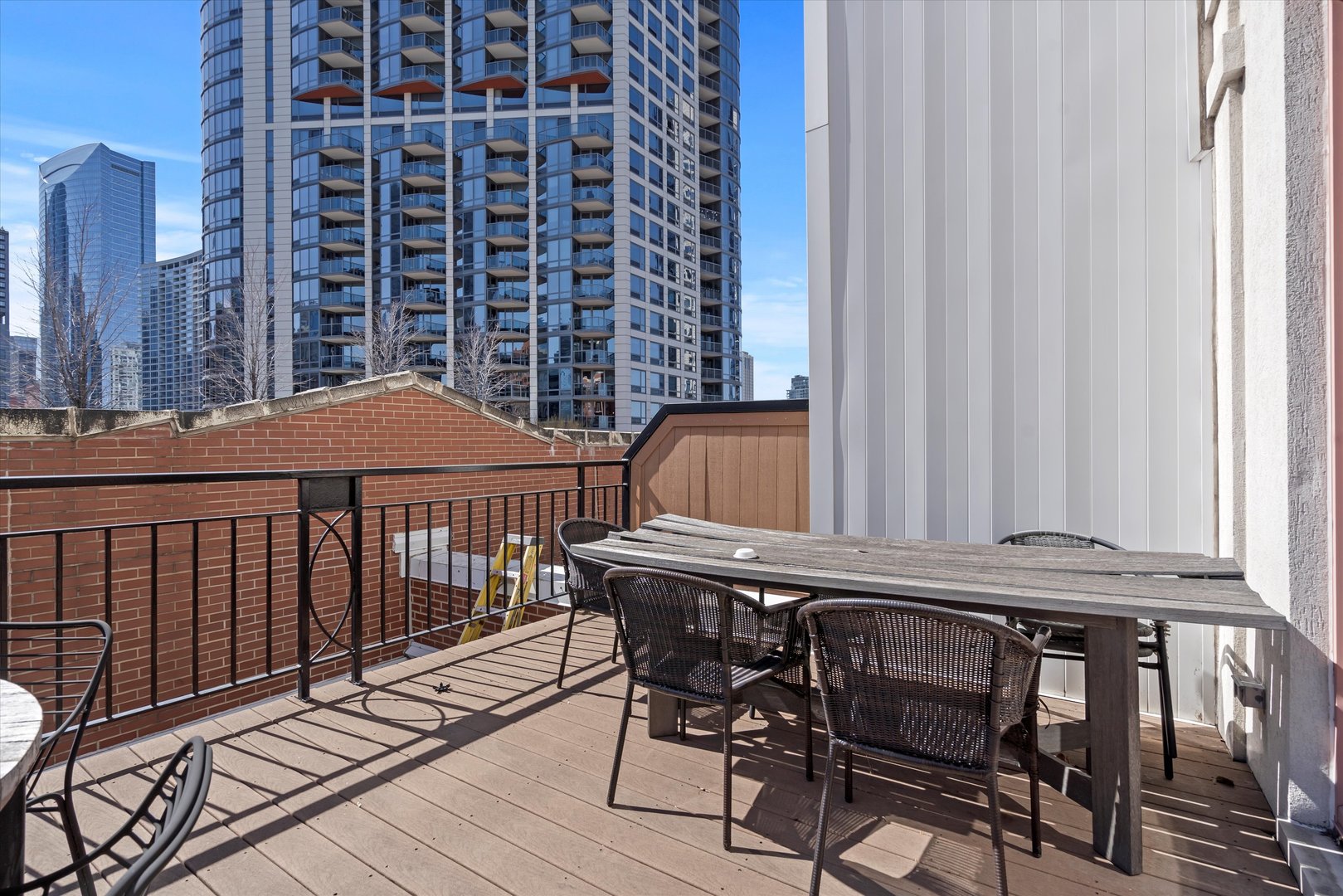 360 W Illinois Street Unit: 619