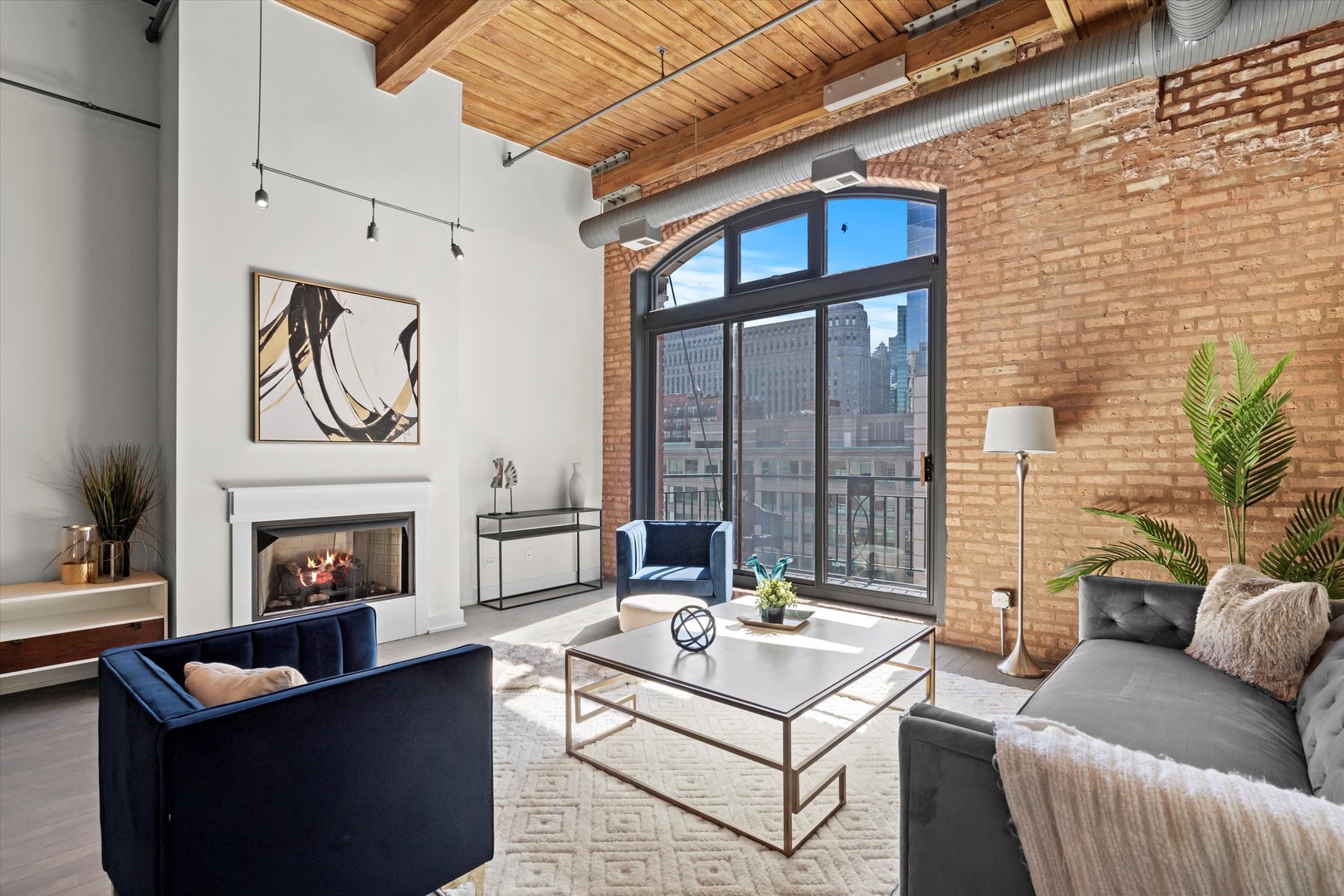 360 W Illinois Street Unit: 619