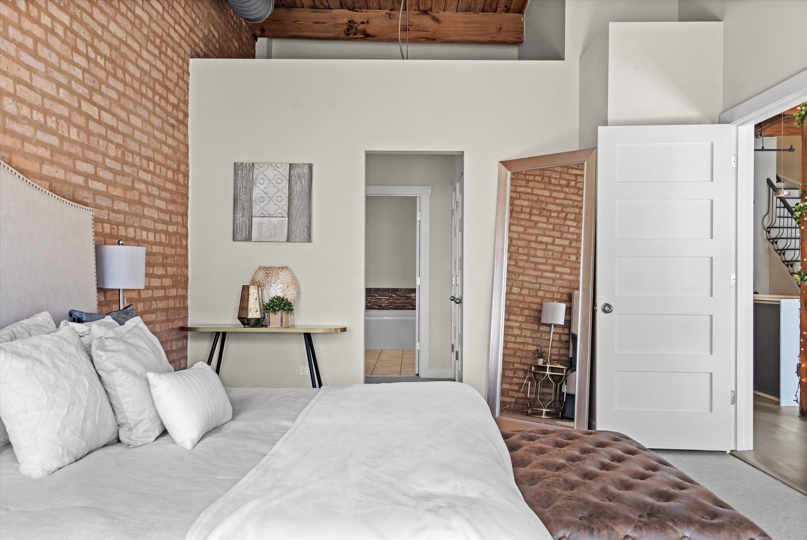 360 W Illinois Street Unit: 619