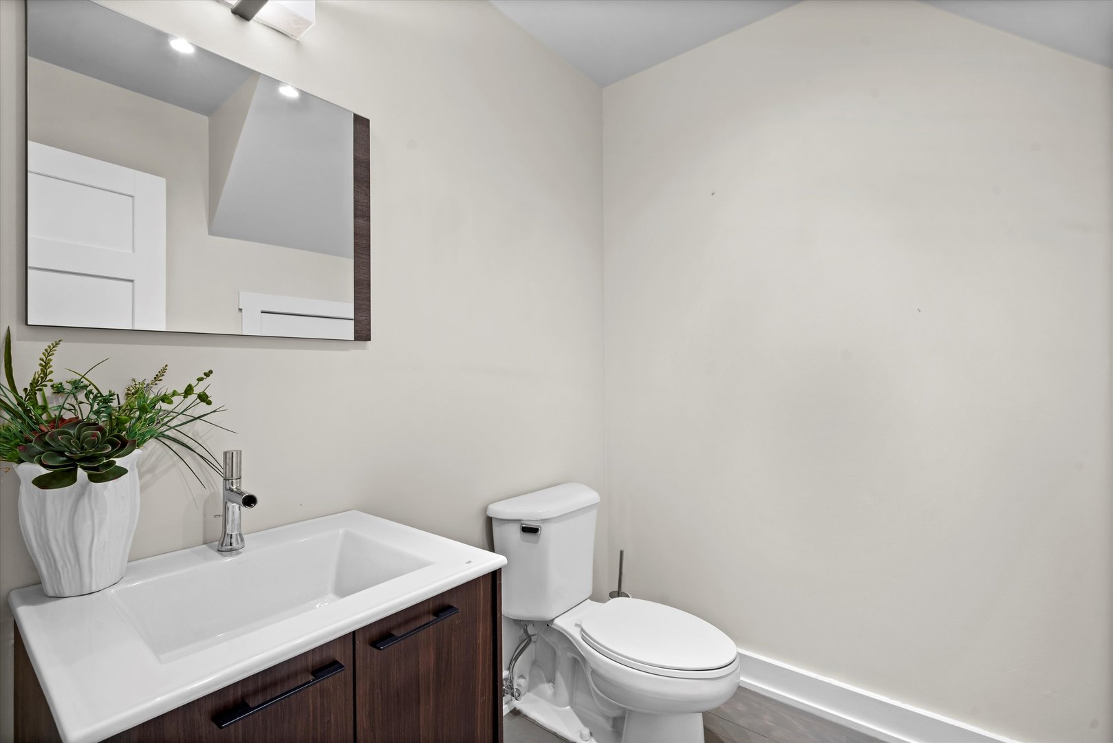 360 W Illinois Street Unit: 619