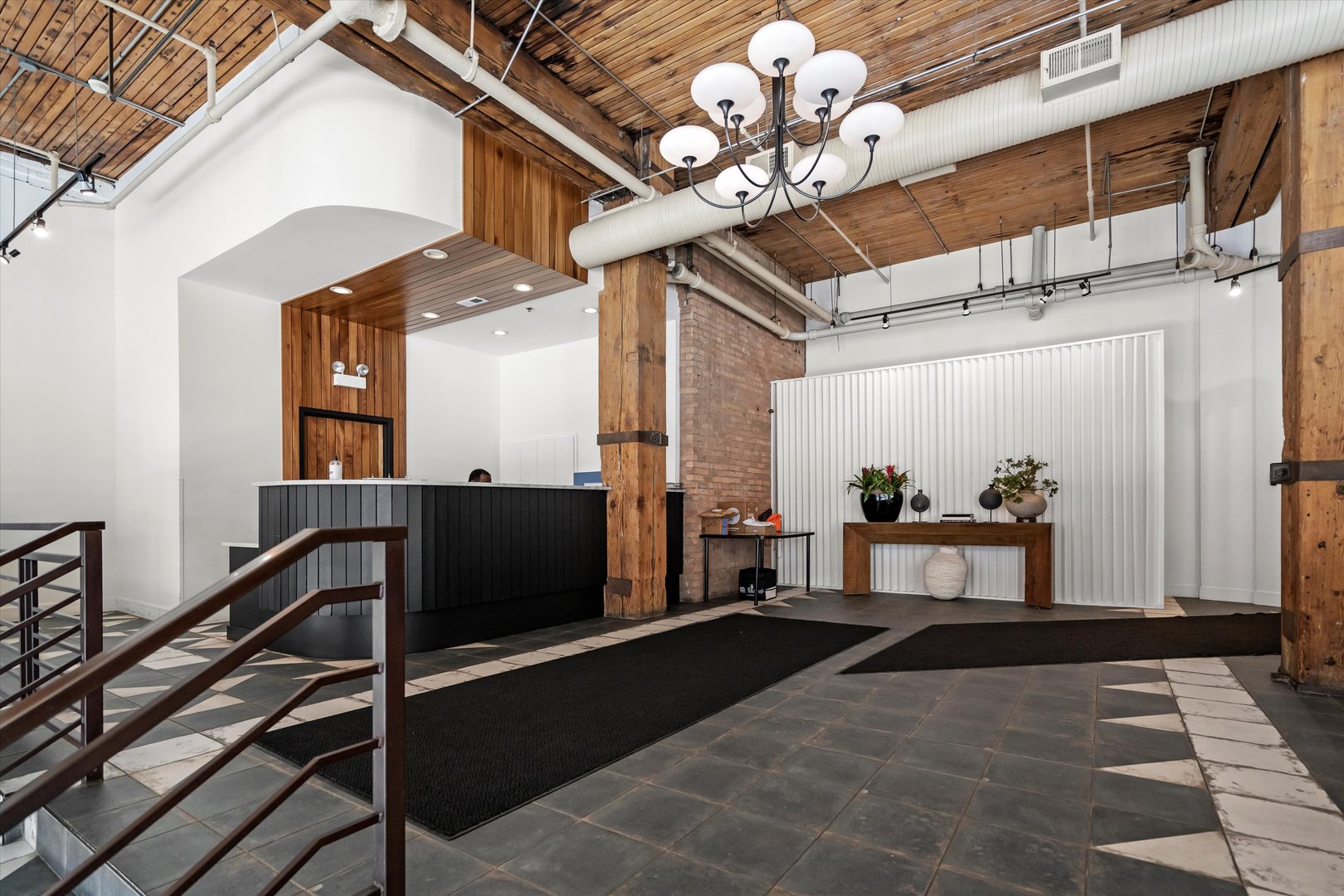 360 W Illinois Street Unit: 619