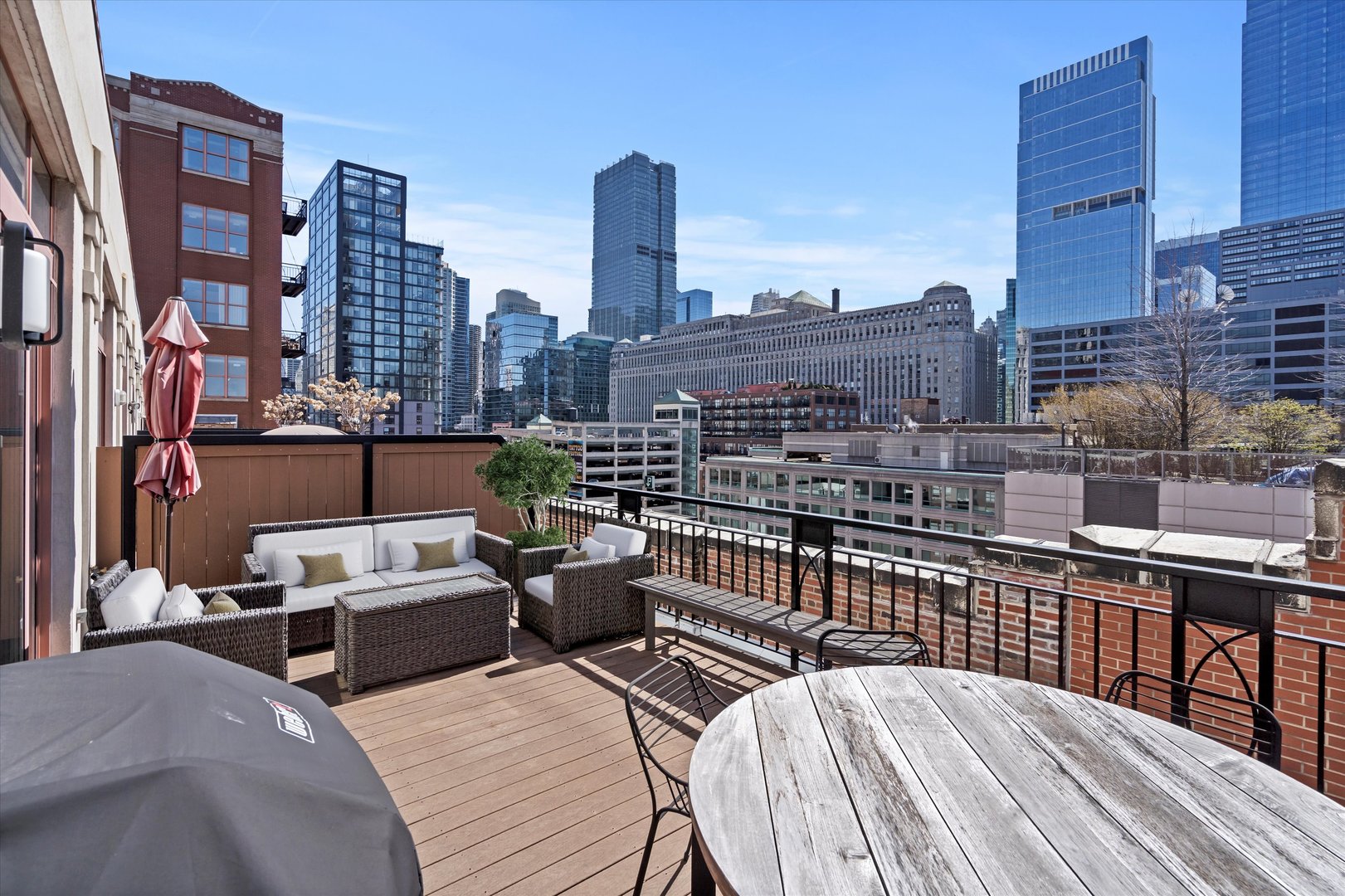 360 W Illinois Street Unit: 619