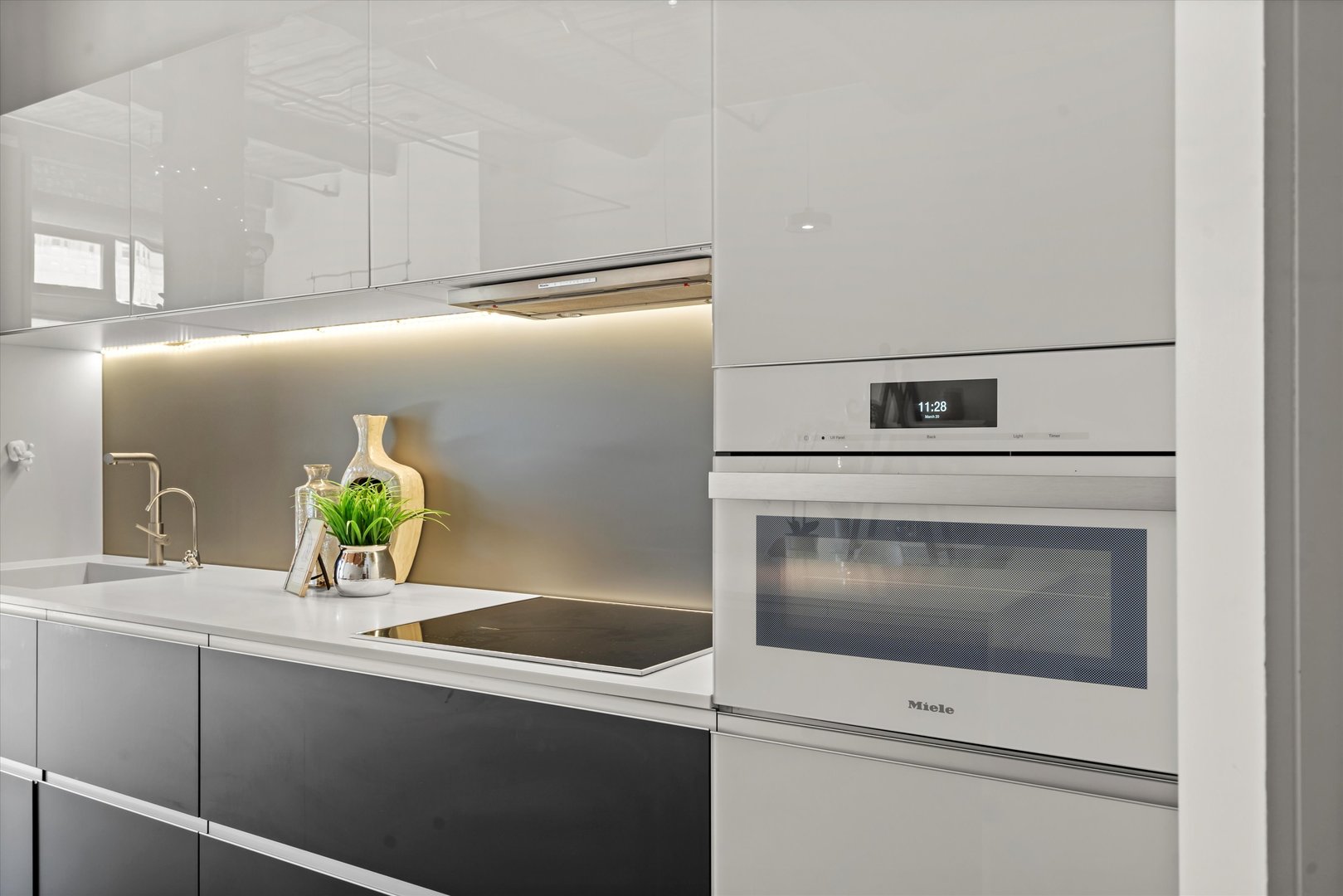 360 W Illinois Street Unit: 619