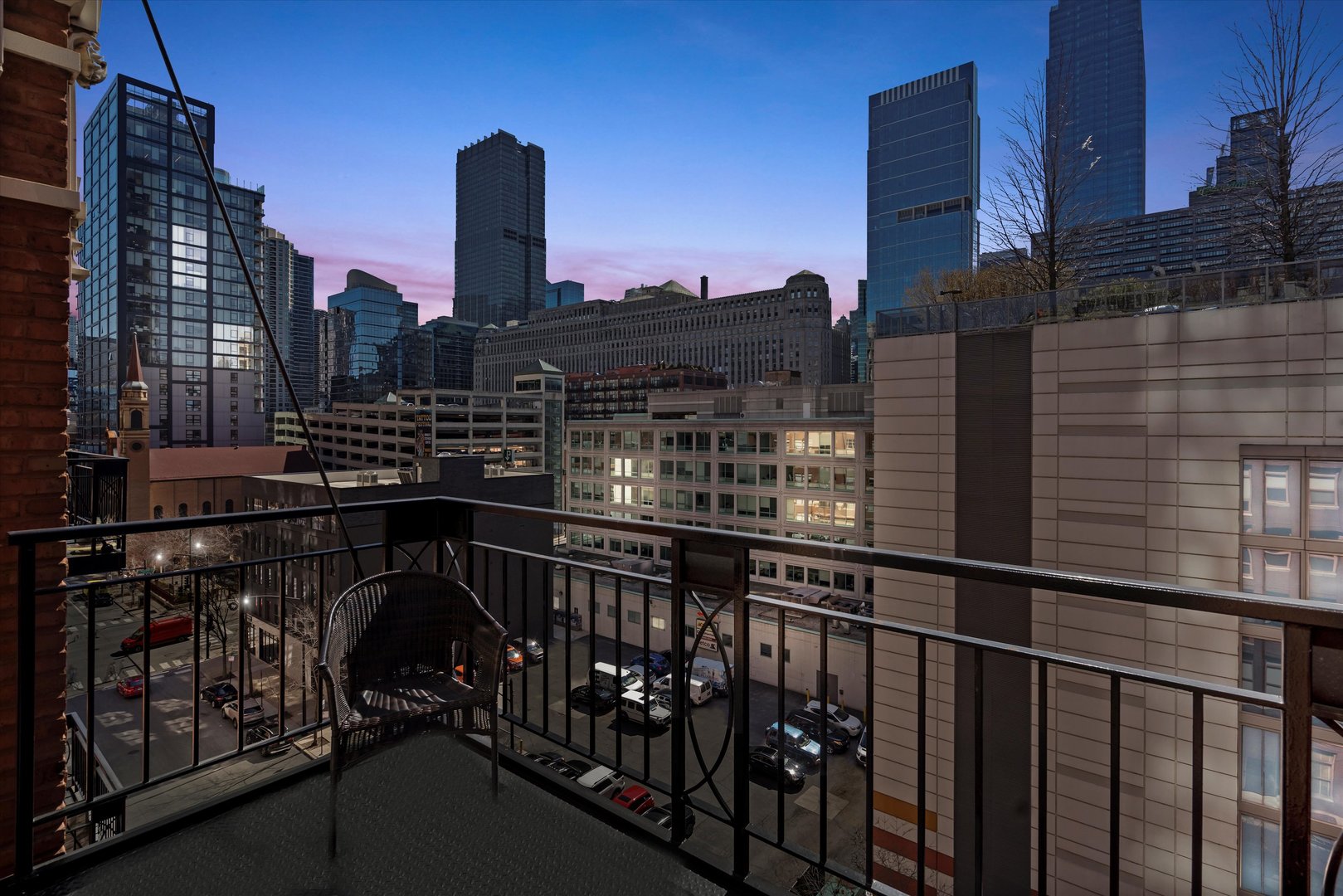 360 W Illinois Street Unit: 619