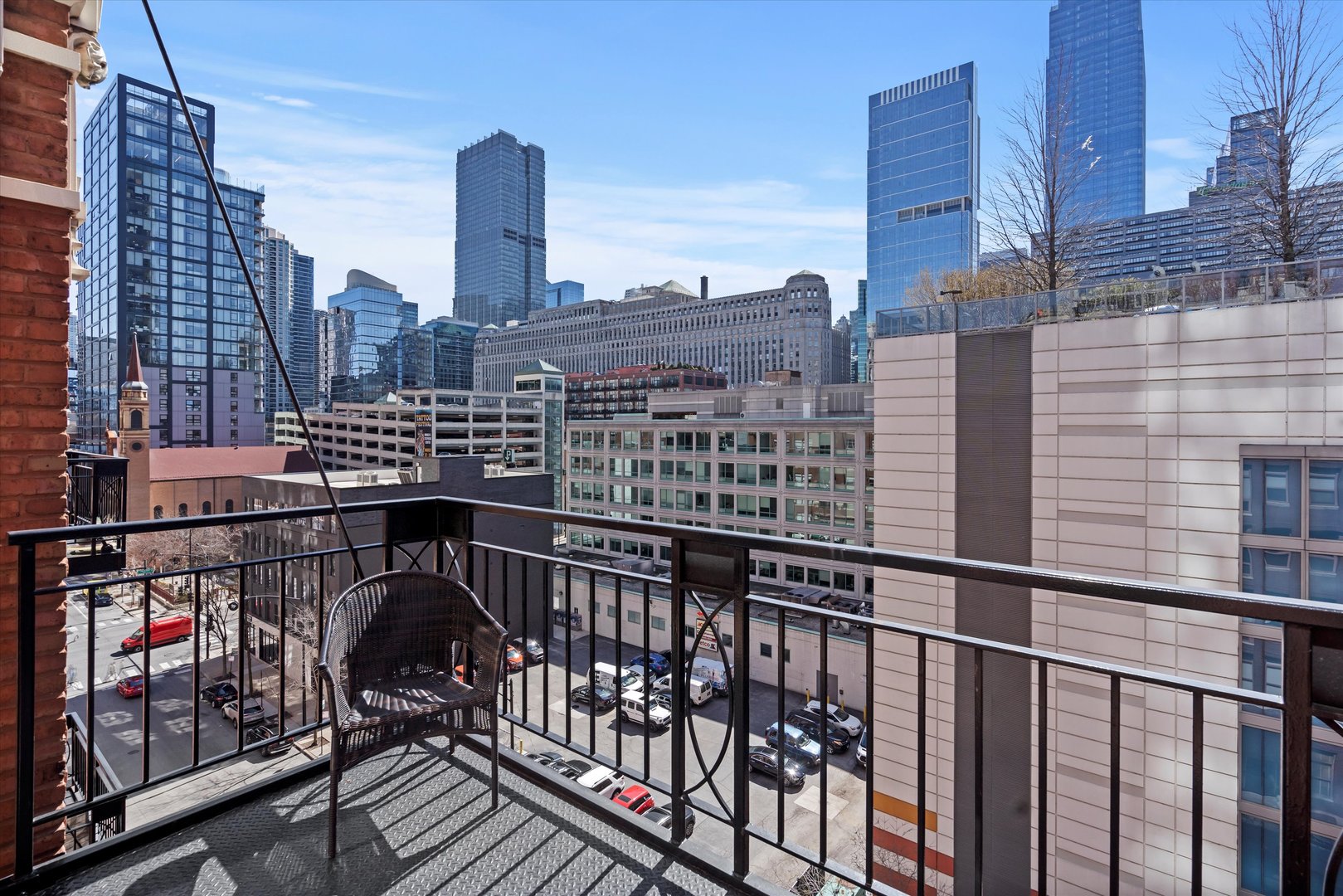 360 W Illinois Street Unit: 619