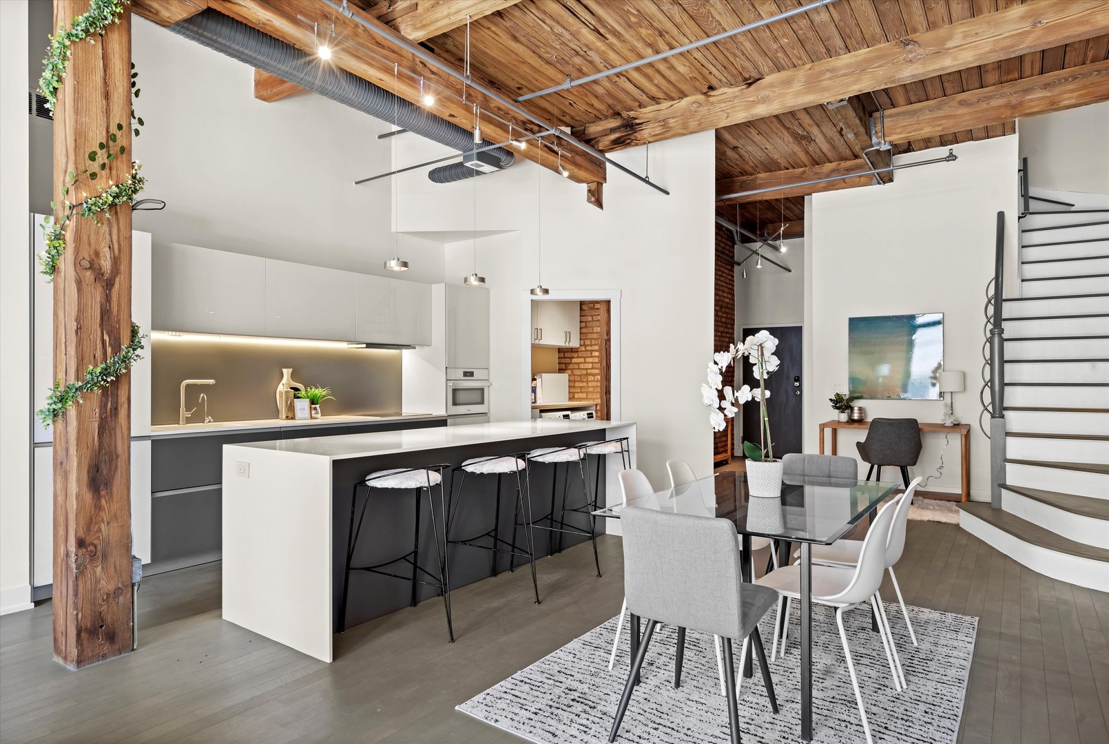 360 W Illinois Street Unit: 619