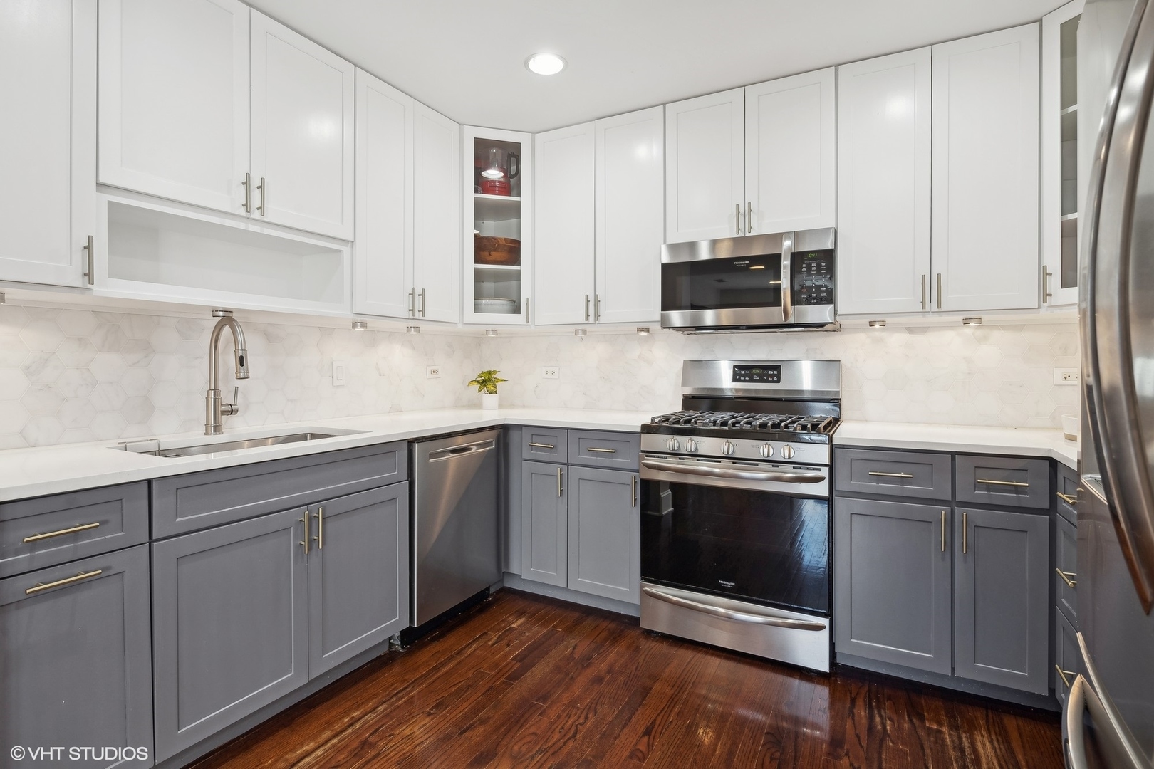 875 N Milwaukee Avenue Unit: 2-3E