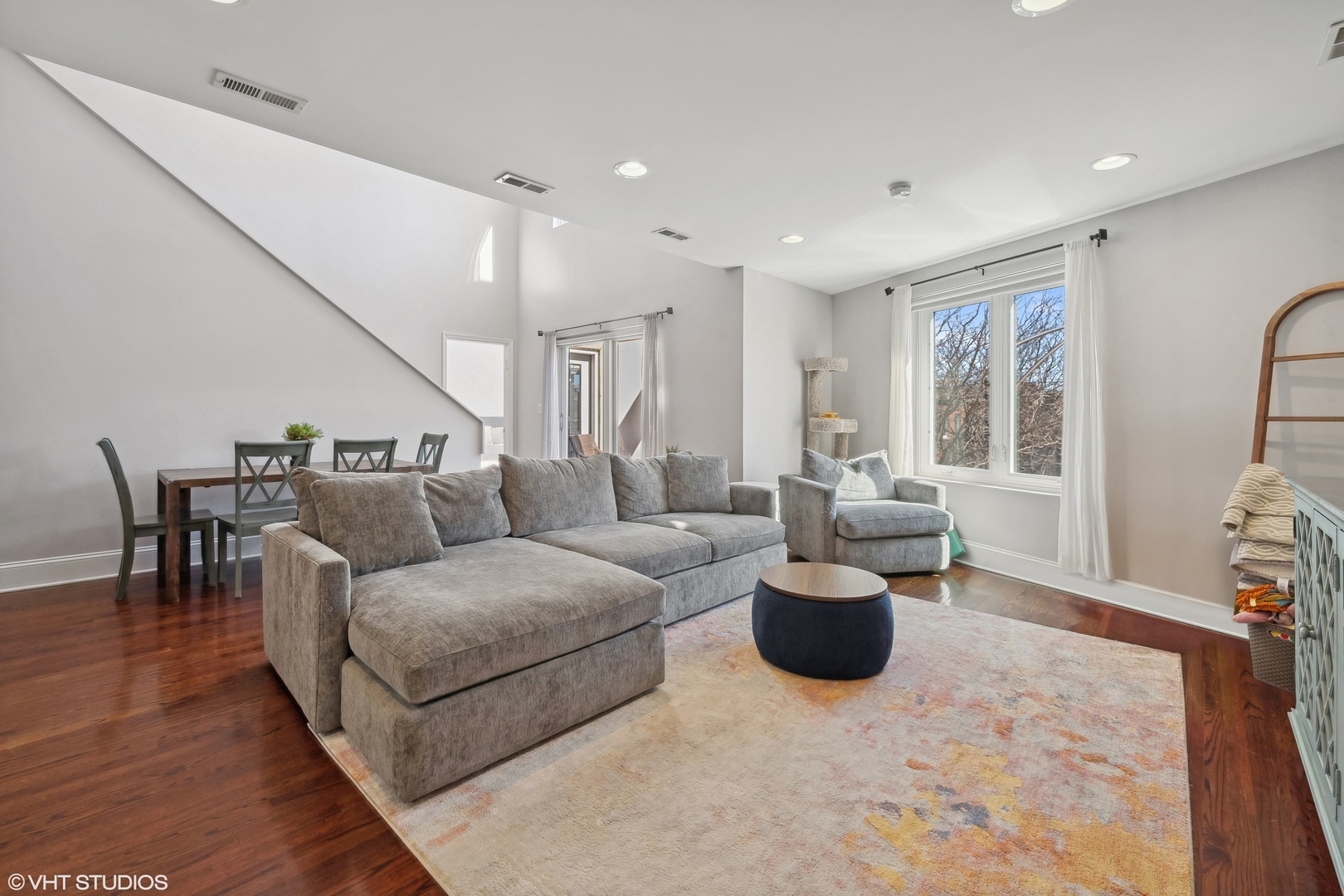 875 N Milwaukee Avenue Unit: 2-3E