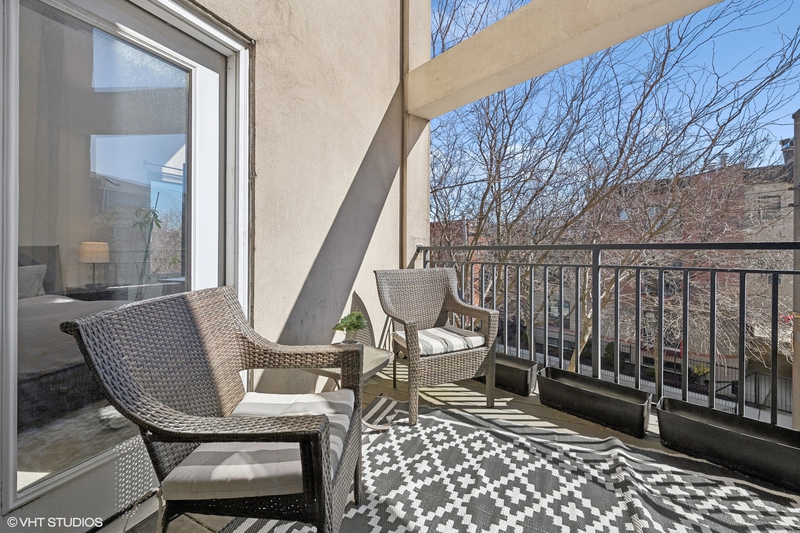 875 N Milwaukee Avenue Unit: 2-3E