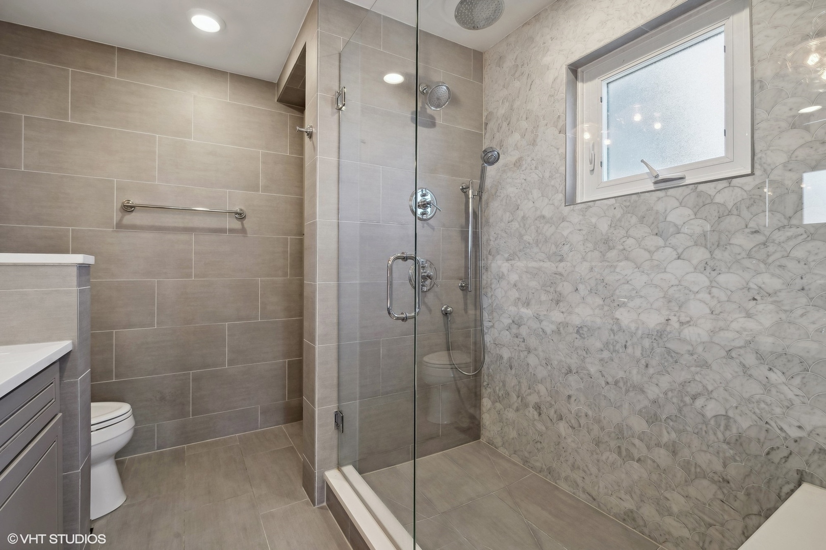 875 N Milwaukee Avenue Unit: 2-3E