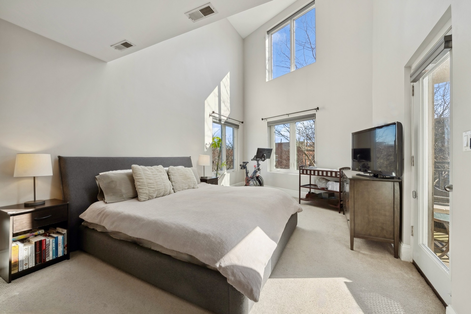 875 N Milwaukee Avenue Unit: 2-3E