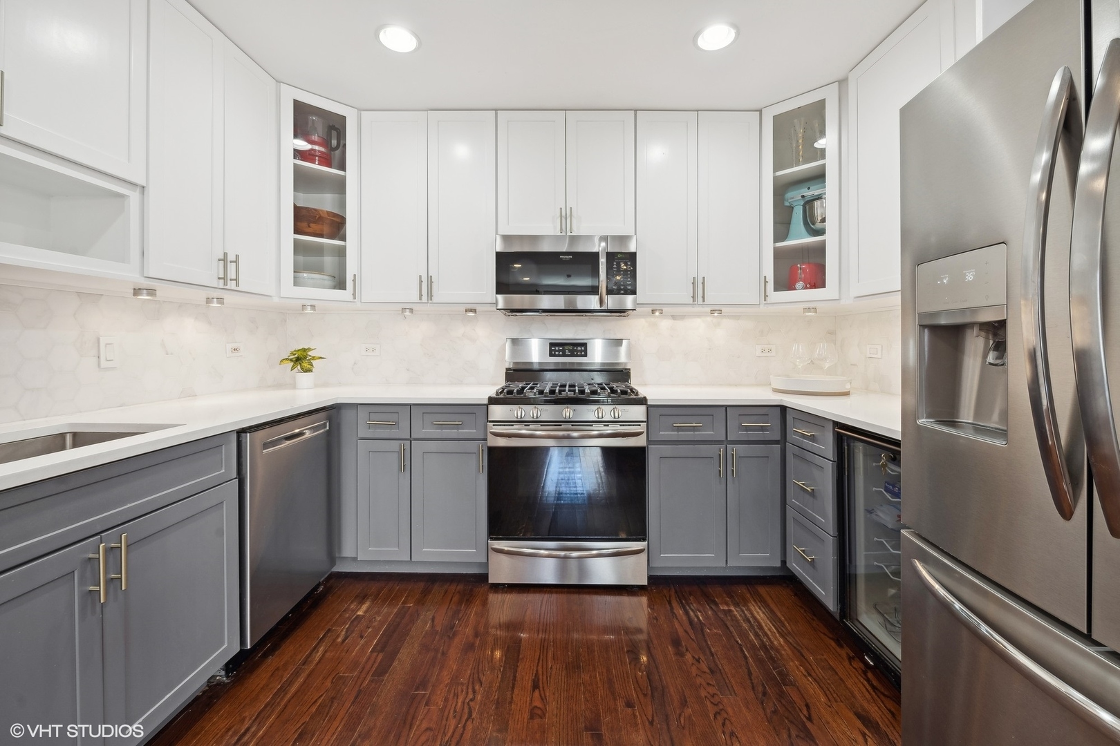 875 N Milwaukee Avenue Unit: 2-3E