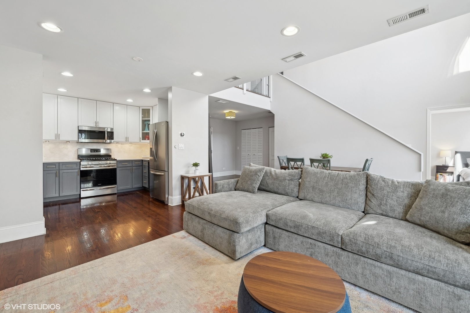 875 N Milwaukee Avenue Unit: 2-3E