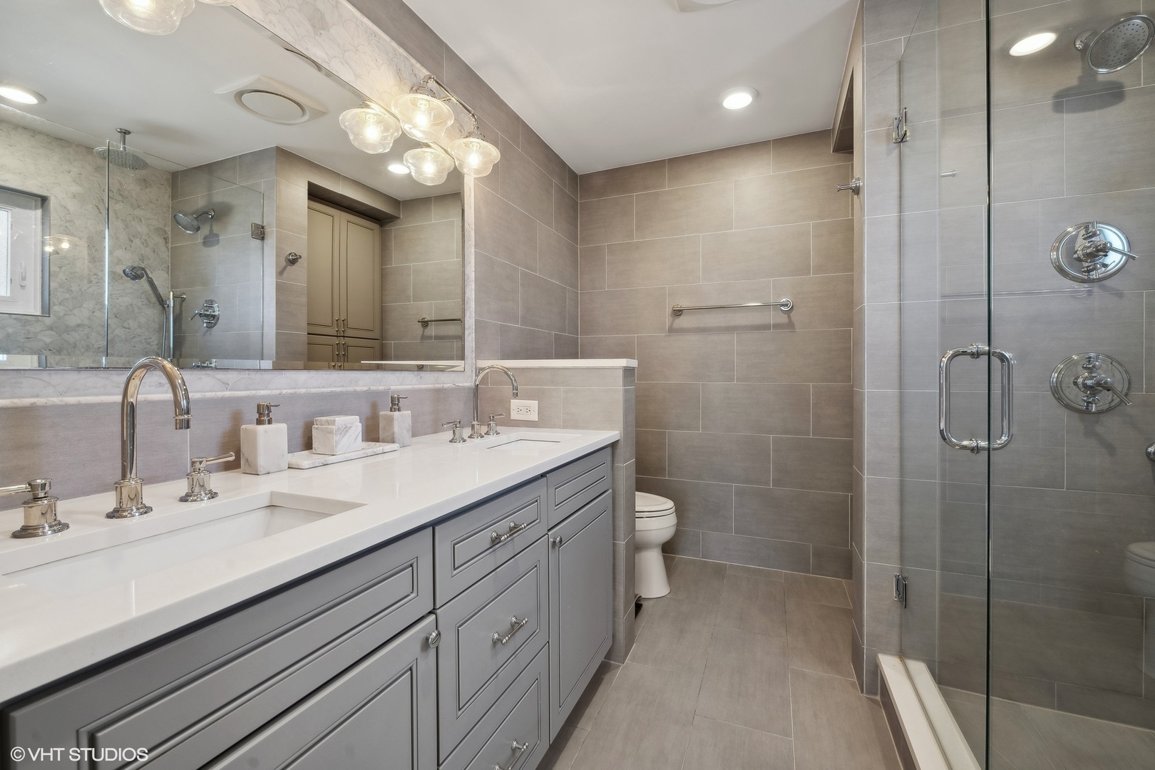 875 N Milwaukee Avenue Unit: 2-3E