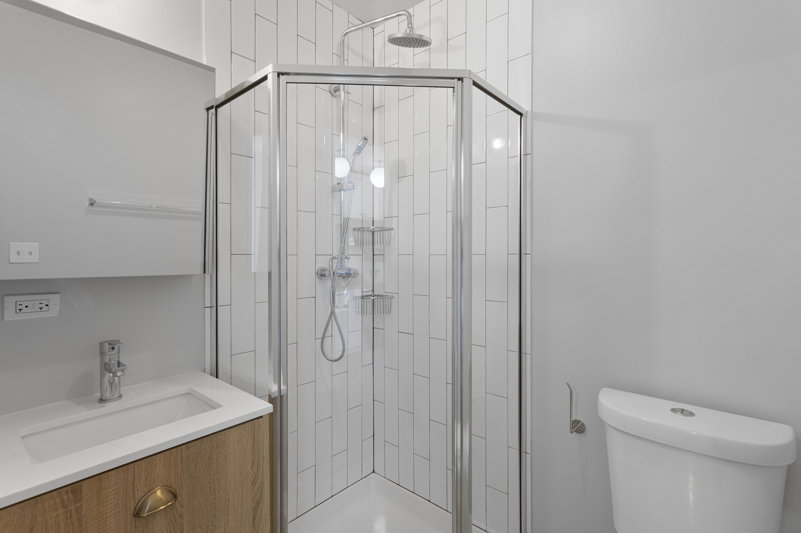 6019 N Winthrop Avenue Unit: 406