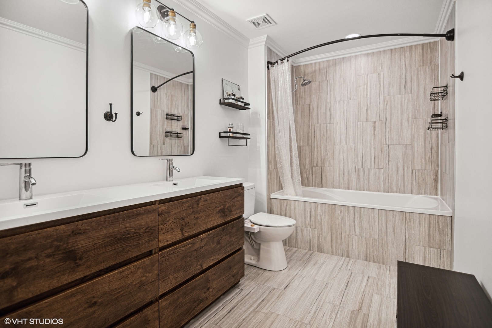 375 W Erie Street Unit: 214