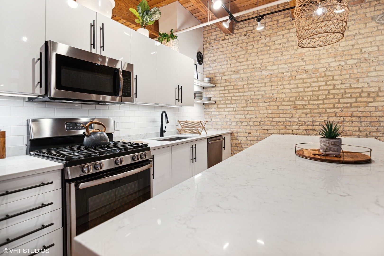 375 W Erie Street Unit: 214
