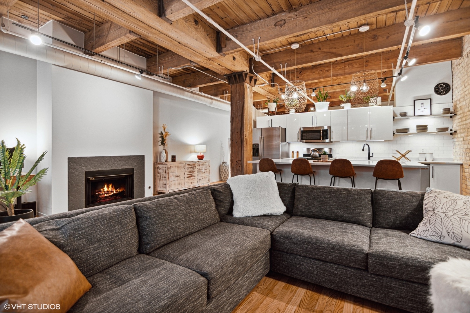 375 W Erie Street Unit: 214