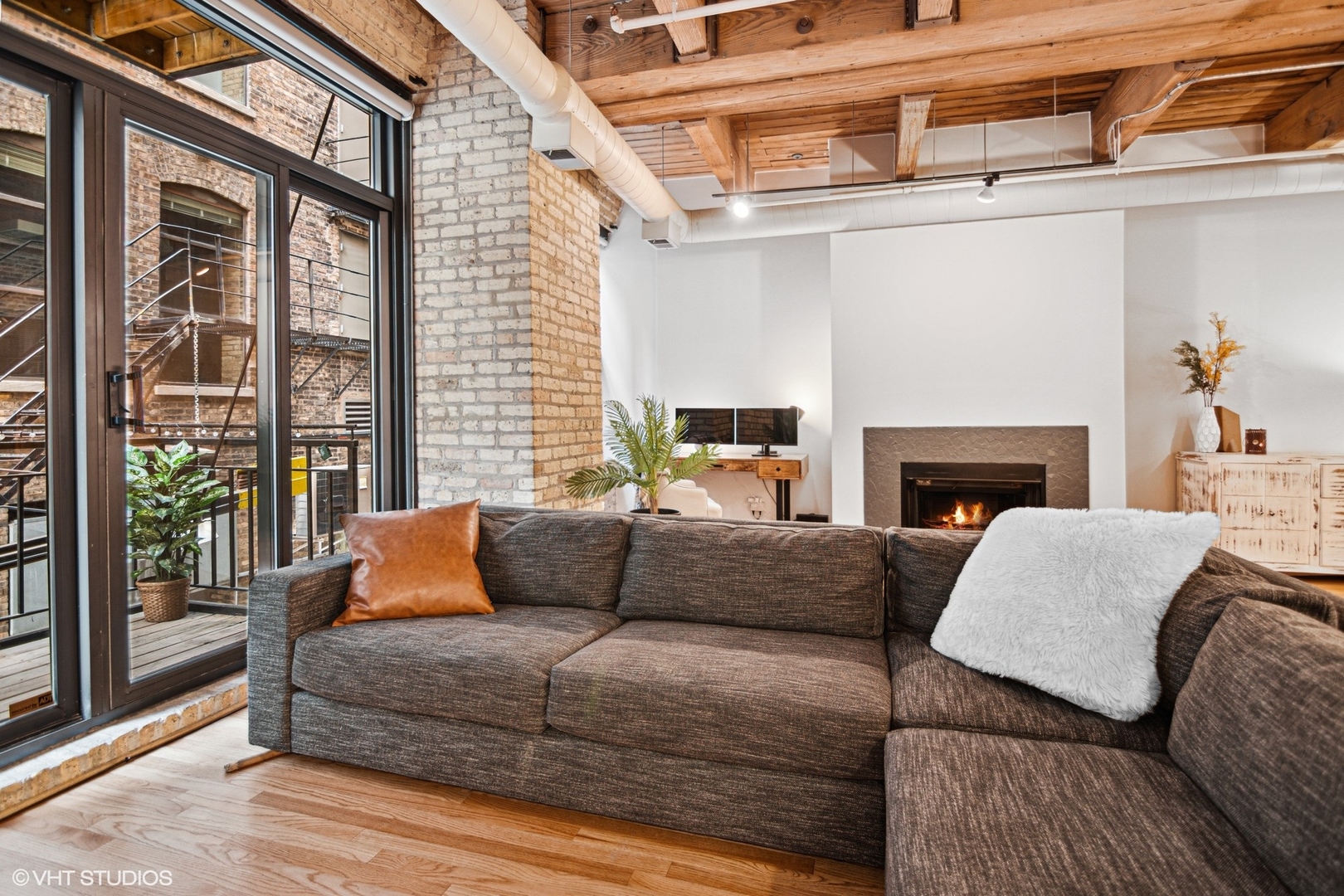 375 W Erie Street Unit: 214