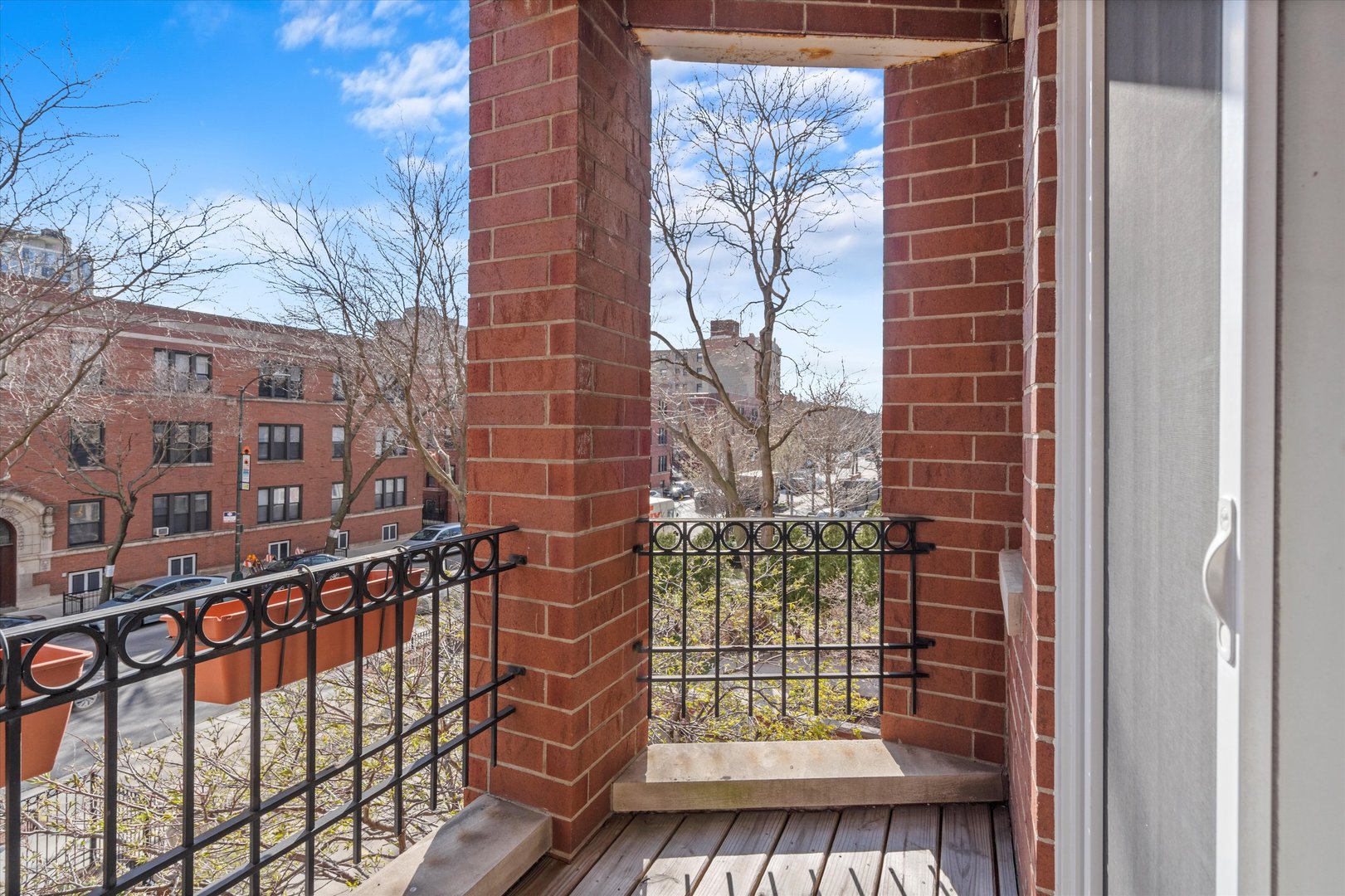 436 W Belmont Avenue Unit: 203