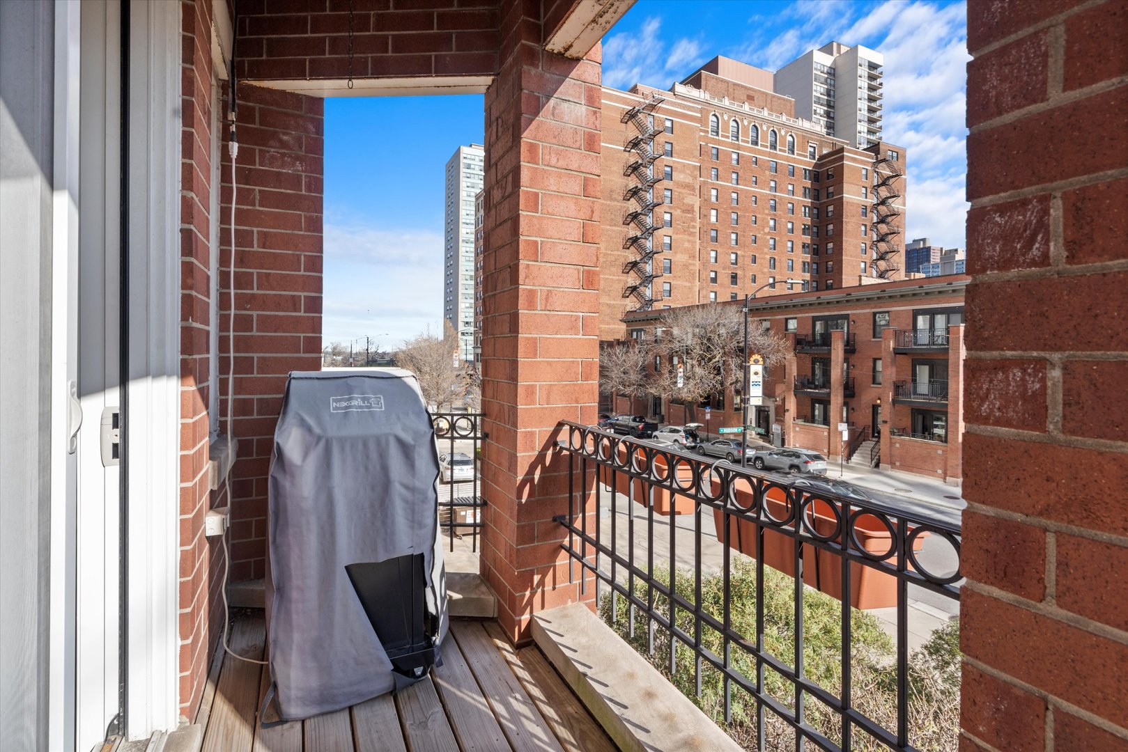 436 W Belmont Avenue Unit: 203
