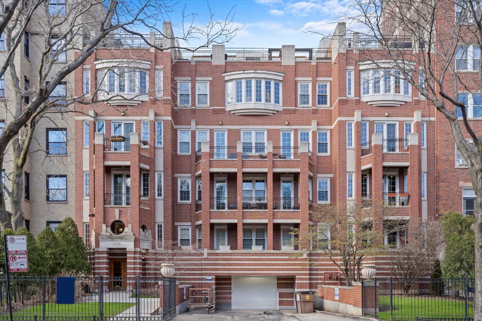 436 W Belmont Avenue Unit: 203