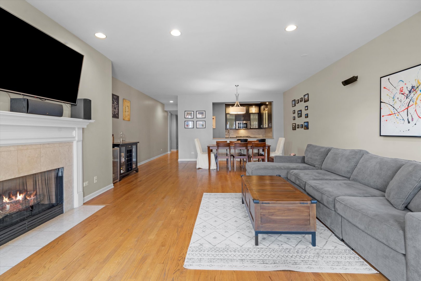436 W Belmont Avenue Unit: 203