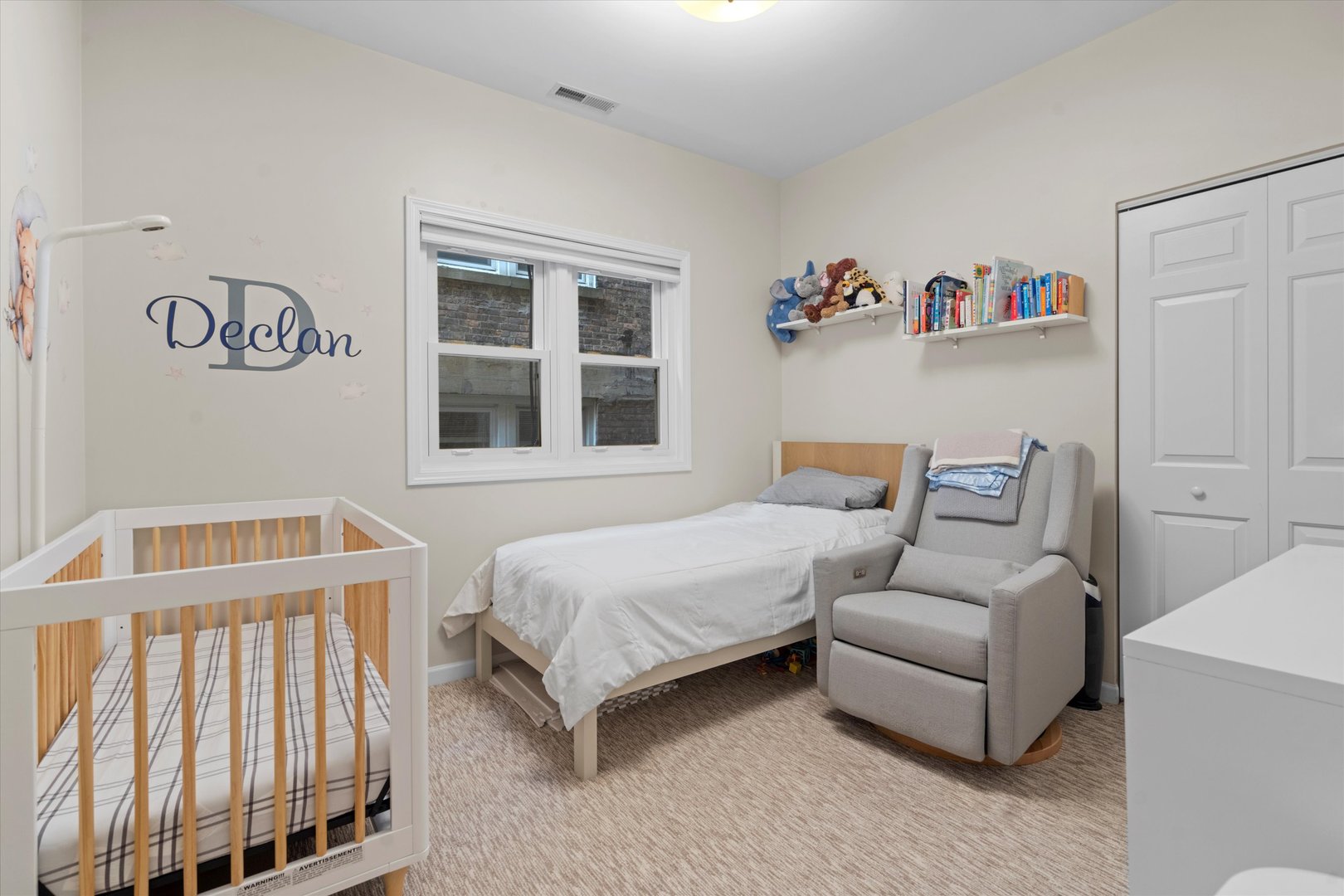 436 W Belmont Avenue Unit: 203